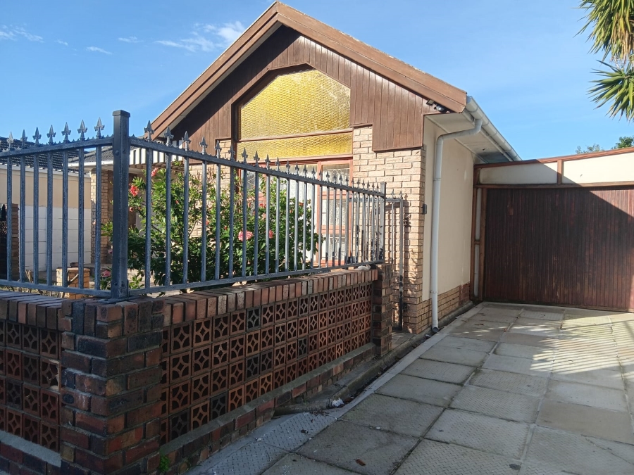 To Let 3 Bedroom Property for Rent in Heathfield Western Cape